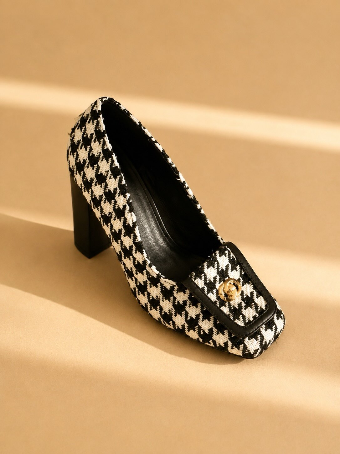 EXPENSIVE | Buckle Detail Block Heel Pump