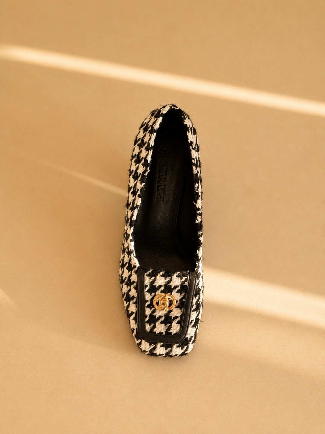 EXPENSIVE | Buckle Detail Block Heel Pump