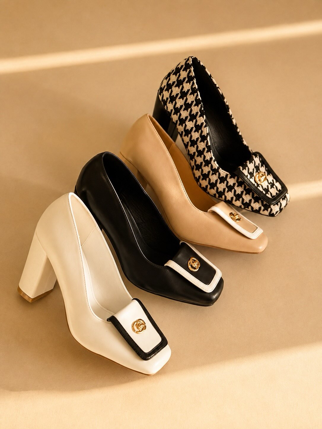 EXPENSIVE | Buckle Detail Block Heel Pump