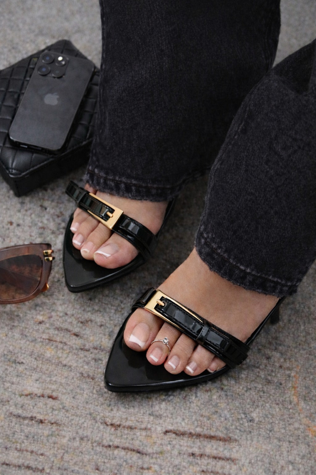 SATURN |  Buckle Strap Pointed-Toe Kitten-Heel