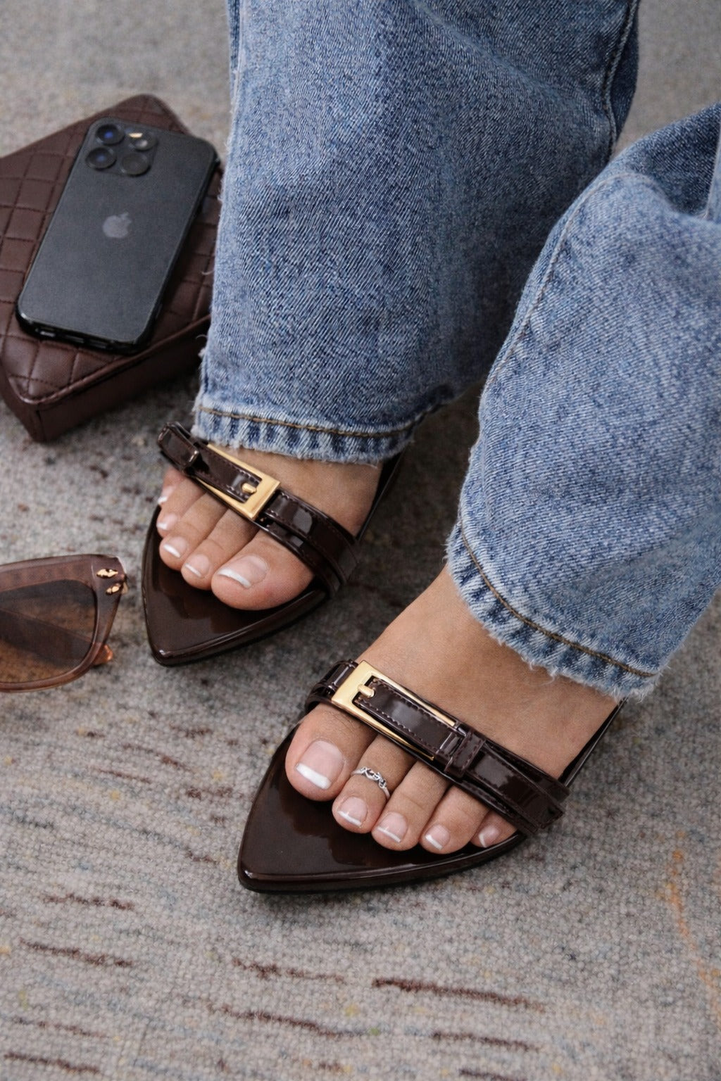 SATURN |  Buckle Strap Pointed-Toe Kitten-Heel