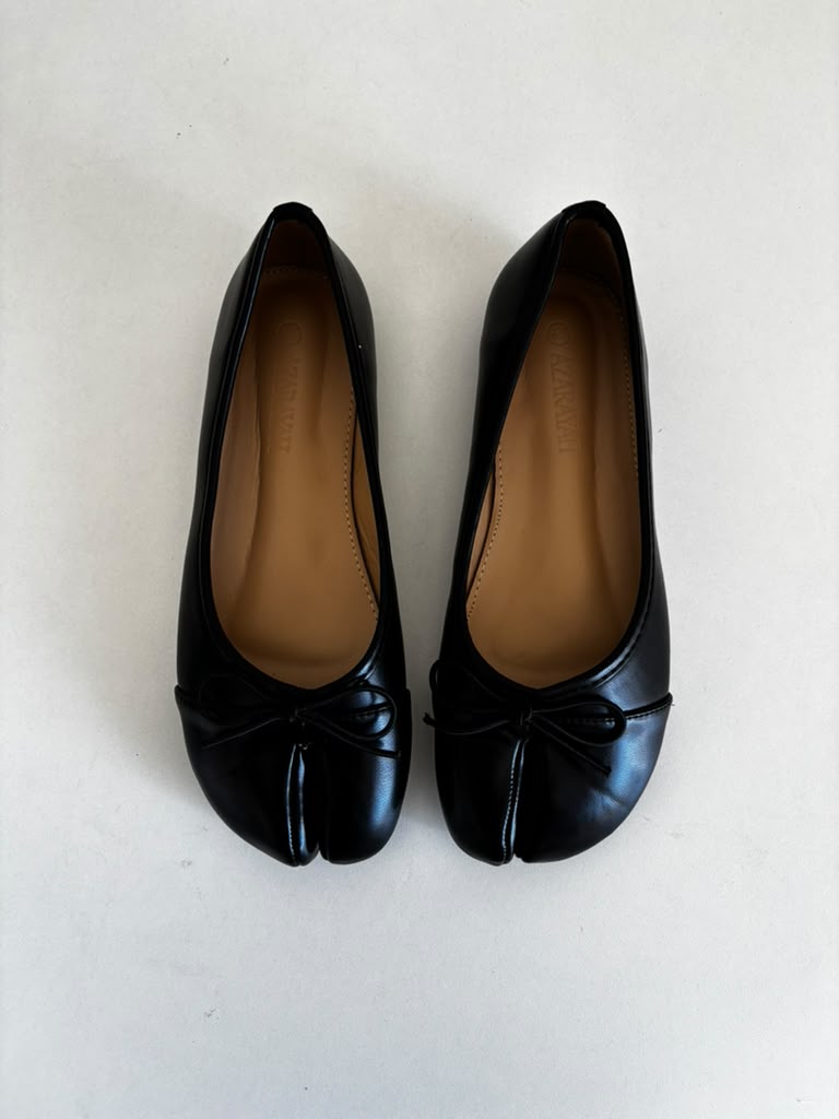 Kamara | Two Tone Bow Split Toe Tabi Flat