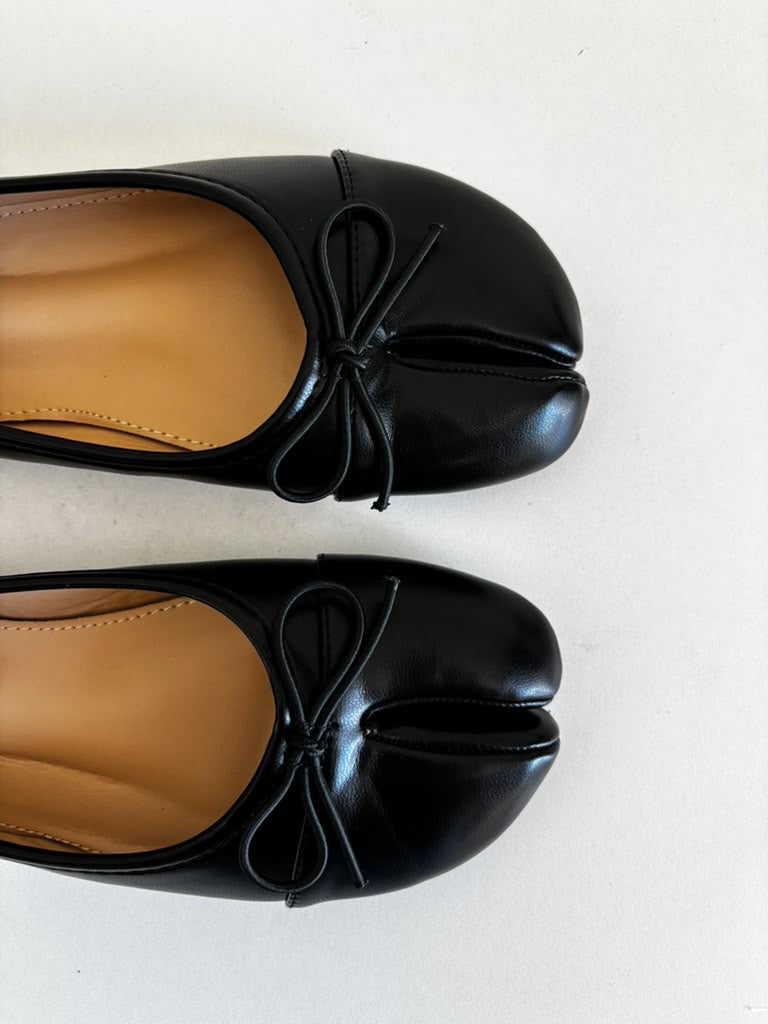 Kamara | Two Tone Bow Split Toe Tabi Flat